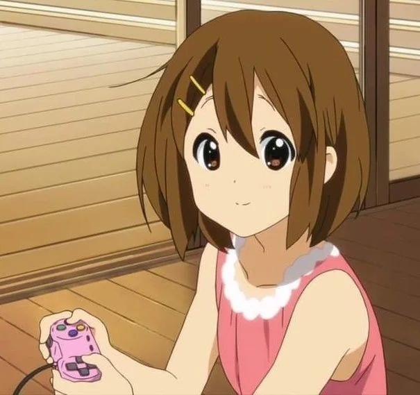 yui playing a videogame